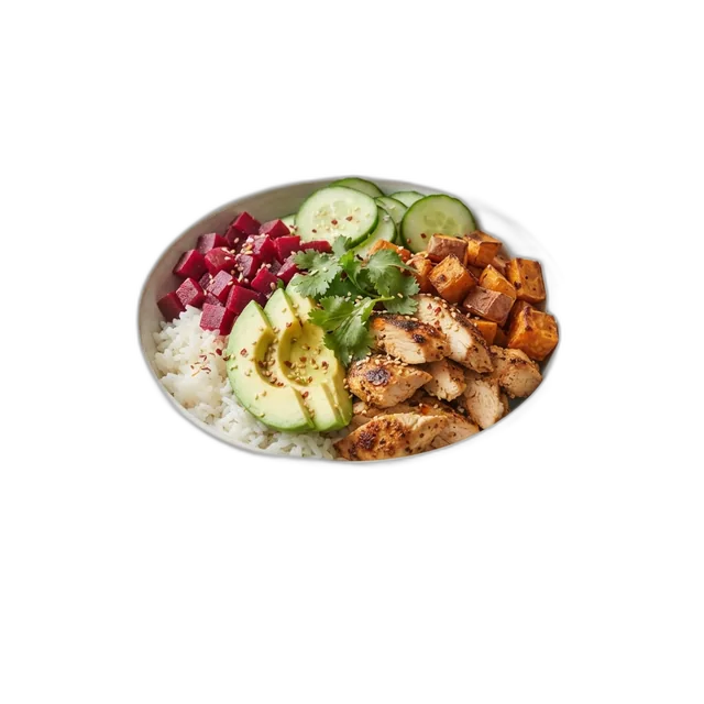 Bowl mit Reis, Hähnchen, Avocado, Süßkartoffel, Gurke und Roter Bete