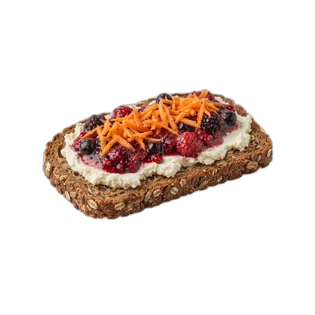 Vollkornbrot mit Frischkäse, Beerenkonfitüre und Karotte